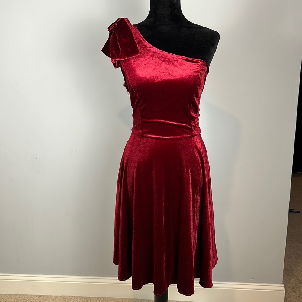 Red velvet light material that stretches